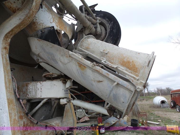 image for item K5183 1997 International 5070 mixer truck