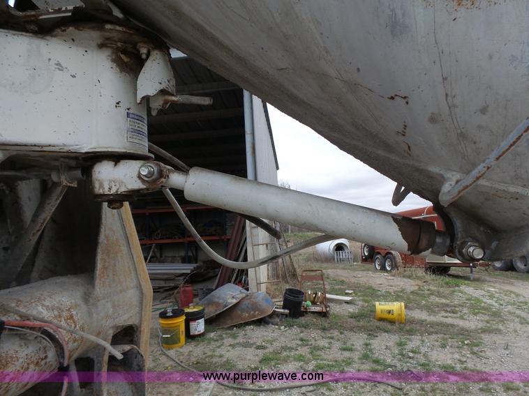 image for item K5183 1997 International 5070 mixer truck