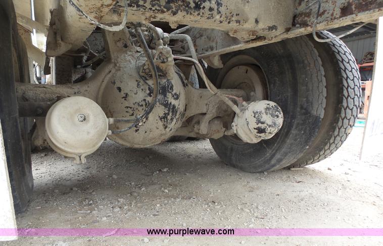 image for item K5183 1997 International 5070 mixer truck