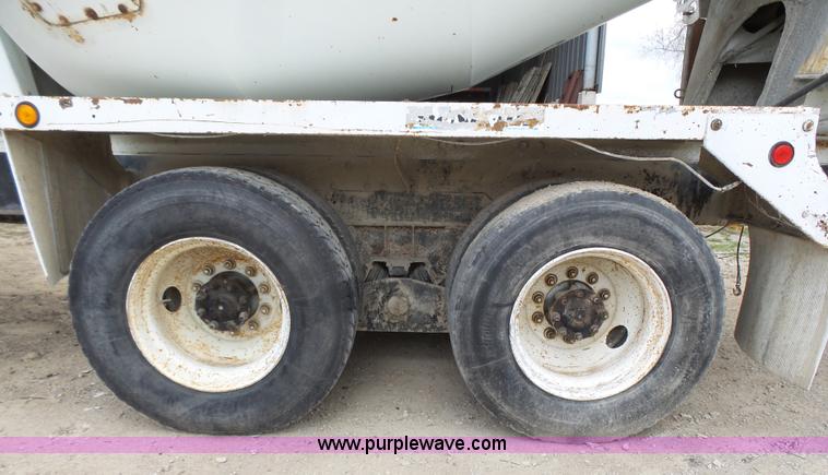 image for item K5183 1997 International 5070 mixer truck