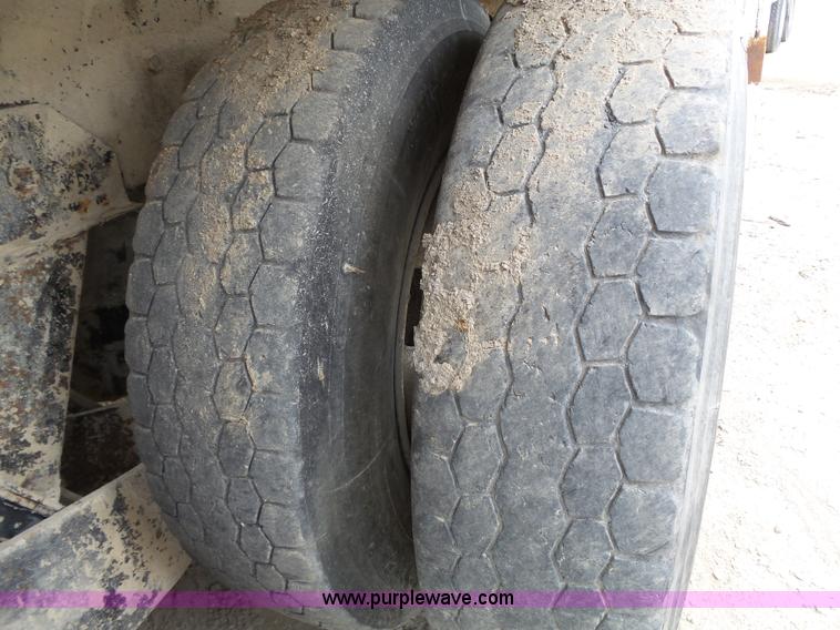 image for item K5183 1997 International 5070 mixer truck