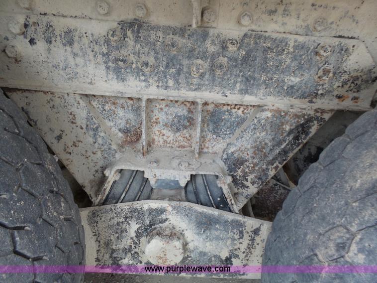 image for item K5183 1997 International 5070 mixer truck