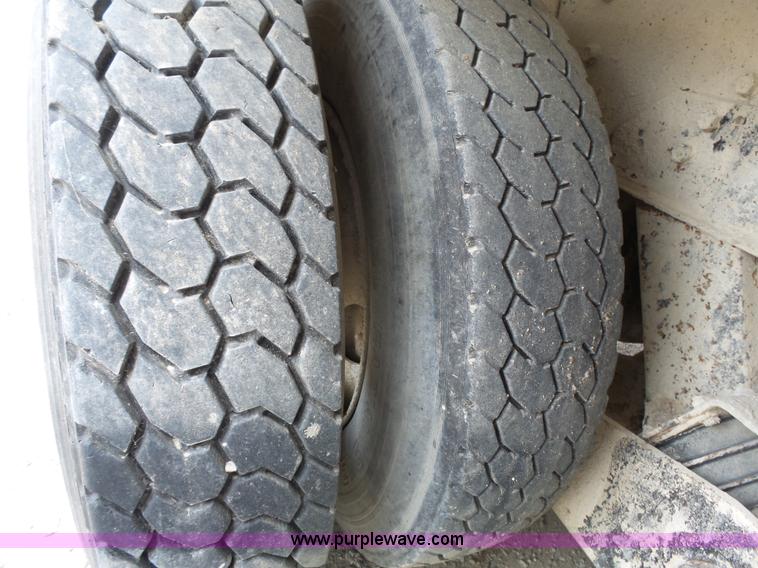 image for item K5183 1997 International 5070 mixer truck