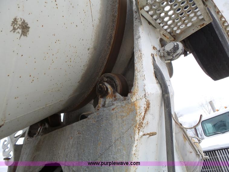 image for item K5183 1997 International 5070 mixer truck