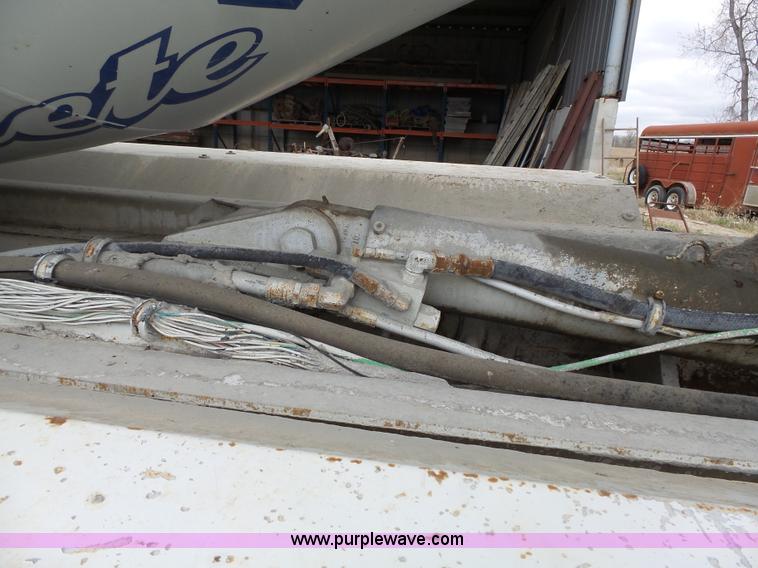 image for item K5183 1997 International 5070 mixer truck