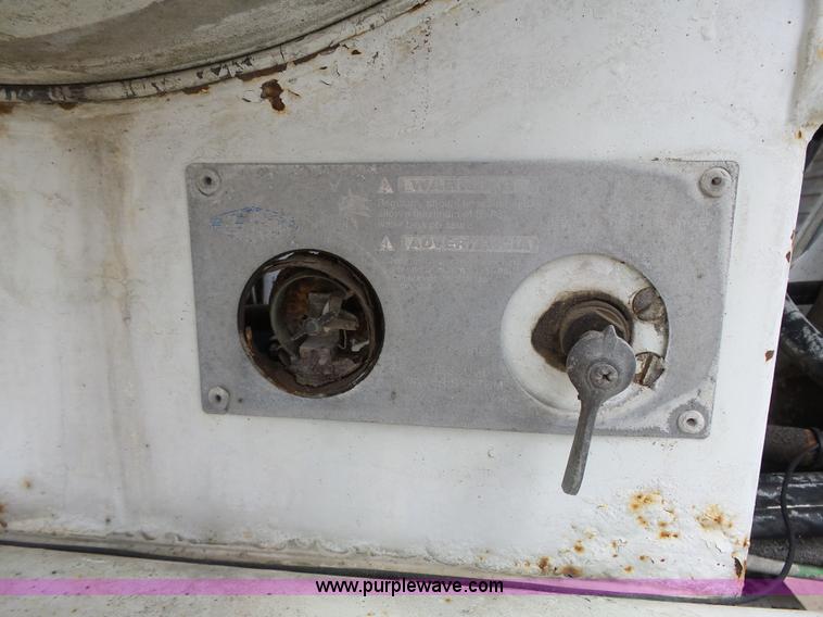 image for item K5183 1997 International 5070 mixer truck