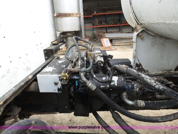 image for item K5183 1997 International 5070 mixer truck