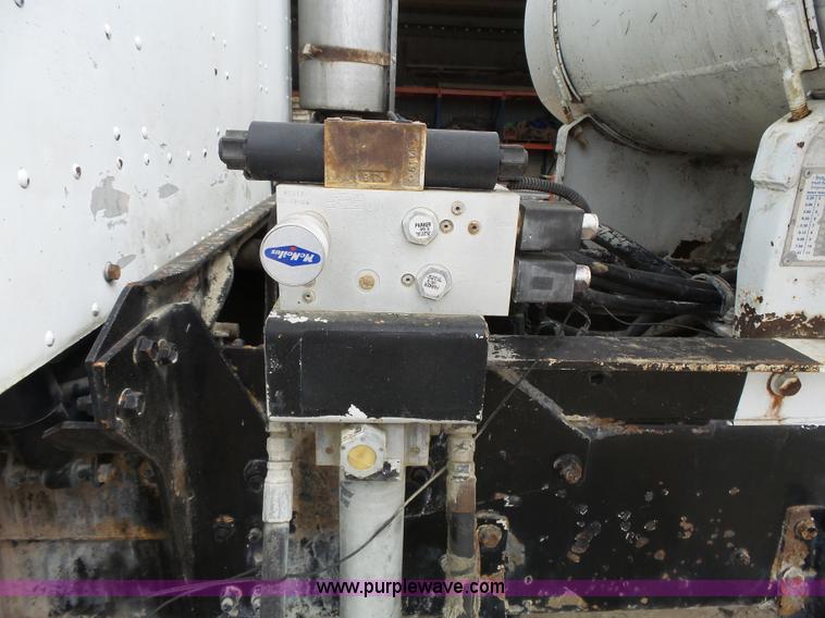 image for item K5183 1997 International 5070 mixer truck