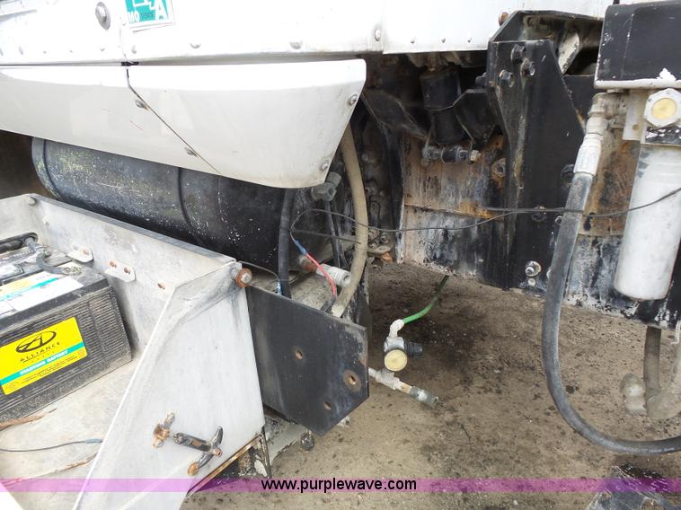 image for item K5183 1997 International 5070 mixer truck