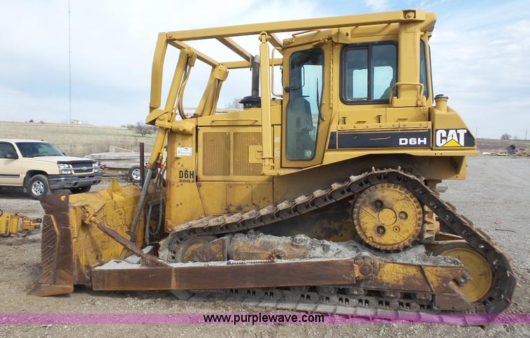image for item K5188 1988 Caterpillar D6H dozer