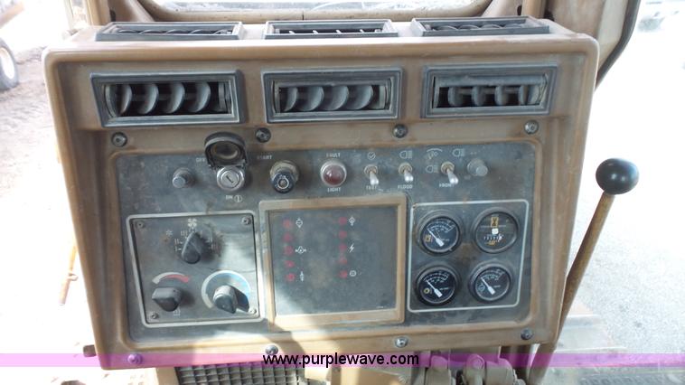 image for item K5188 1988 Caterpillar D6H dozer