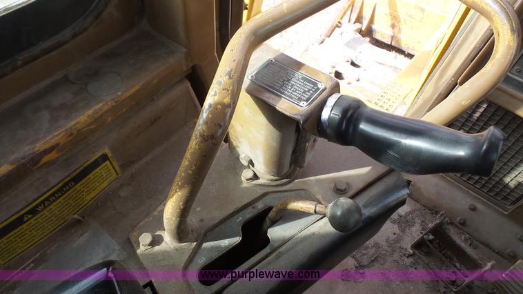 image for item K5188 1988 Caterpillar D6H dozer