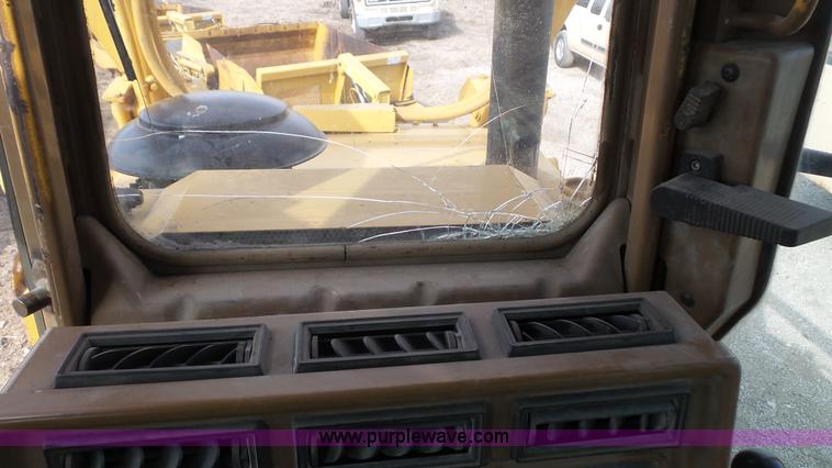 image for item K5188 1988 Caterpillar D6H dozer