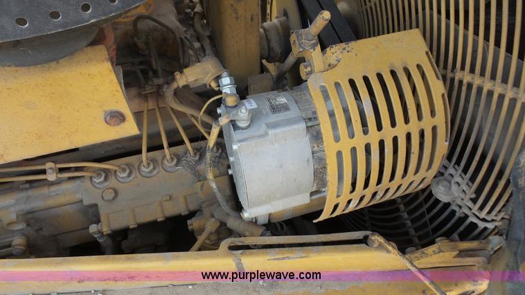 image for item K5188 1988 Caterpillar D6H dozer