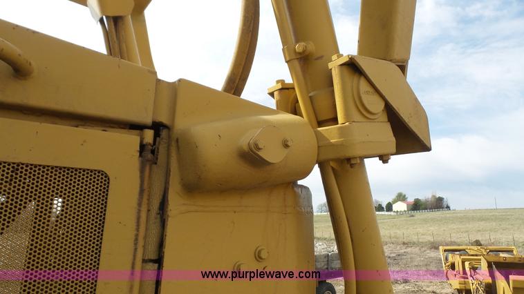 image for item K5188 1988 Caterpillar D6H dozer