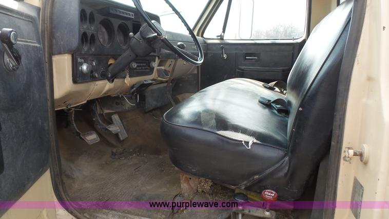 image for item K5192 1986 GMC TopKick dump truck