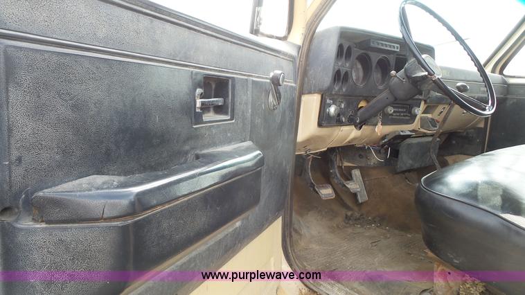 image for item K5192 1986 GMC TopKick dump truck