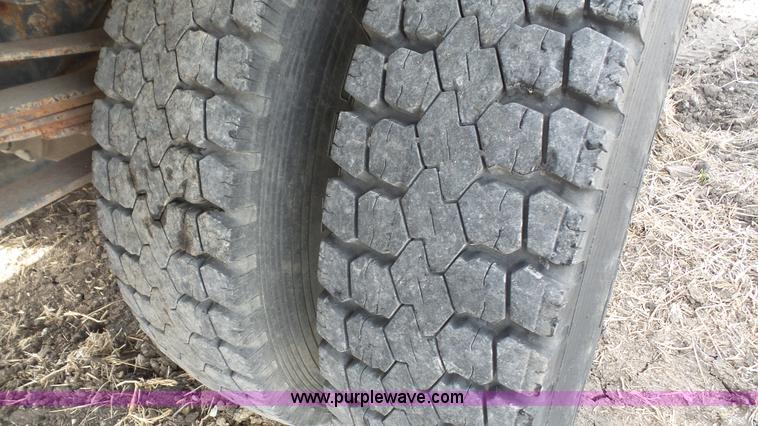 image for item K5192 1986 GMC TopKick dump truck