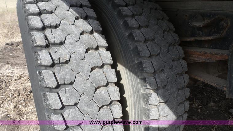 image for item K5192 1986 GMC TopKick dump truck