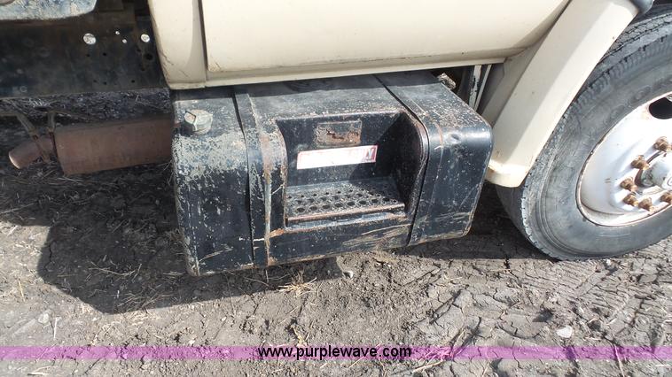 image for item K5192 1986 GMC TopKick dump truck