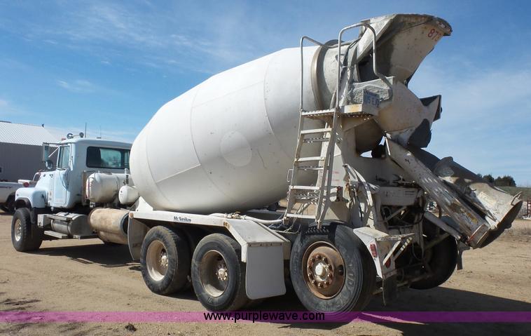 image for item K5248 1987 Mack RS688LS mixer truck
