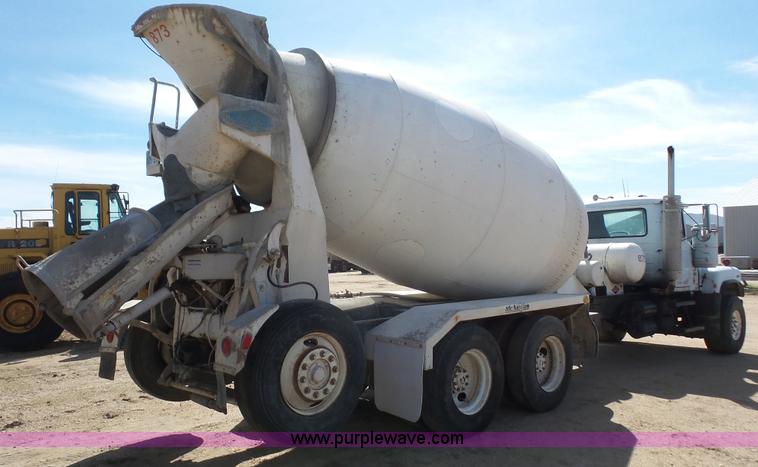 image for item K5248 1987 Mack RS688LS mixer truck