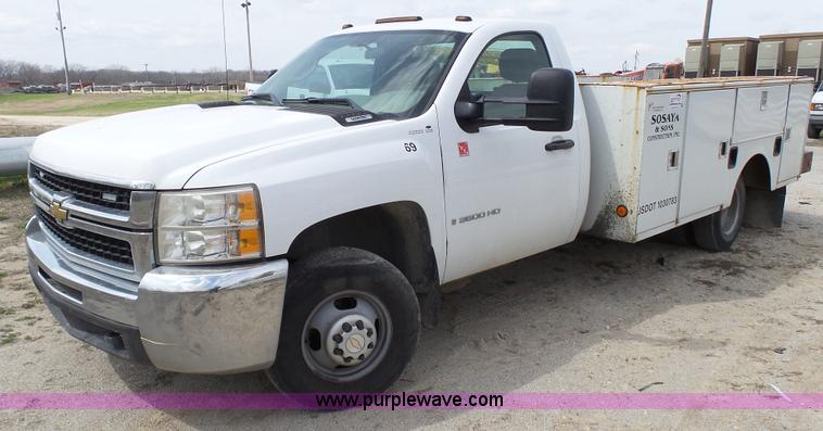 image for item L1329 2007 Chevrolet Silverado 3500HD utility truck