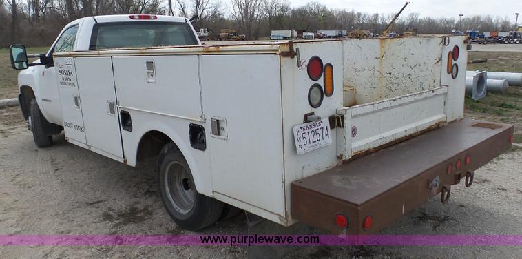 image for item L1329 2007 Chevrolet Silverado 3500HD utility truck