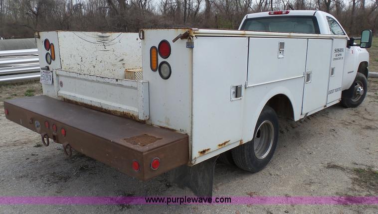 image for item L1329 2007 Chevrolet Silverado 3500HD utility truck