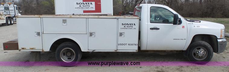 image for item L1329 2007 Chevrolet Silverado 3500HD utility truck
