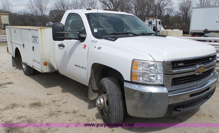 image for item L1329 2007 Chevrolet Silverado 3500HD utility truck