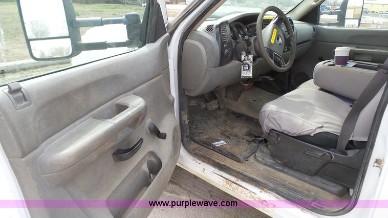 image for item L1329 2007 Chevrolet Silverado 3500HD utility truck