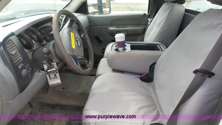 image for item L1329 2007 Chevrolet Silverado 3500HD utility truck