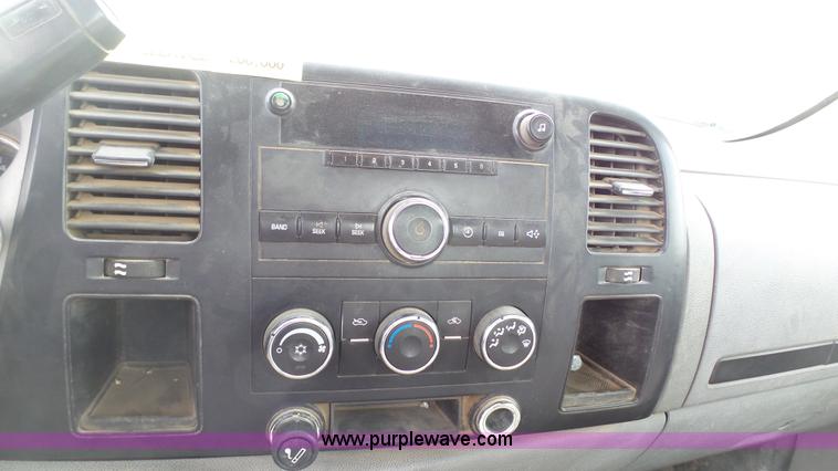 image for item L1329 2007 Chevrolet Silverado 3500HD utility truck