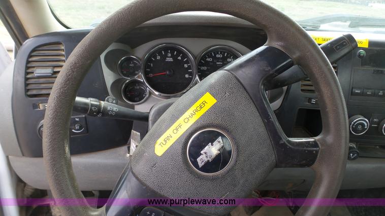 image for item L1329 2007 Chevrolet Silverado 3500HD utility truck