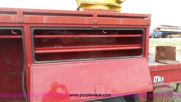 image for item L1330 1998 International 4700 digger derrick truck