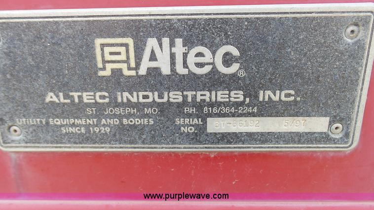 image for item L1330 1998 International 4700 digger derrick truck