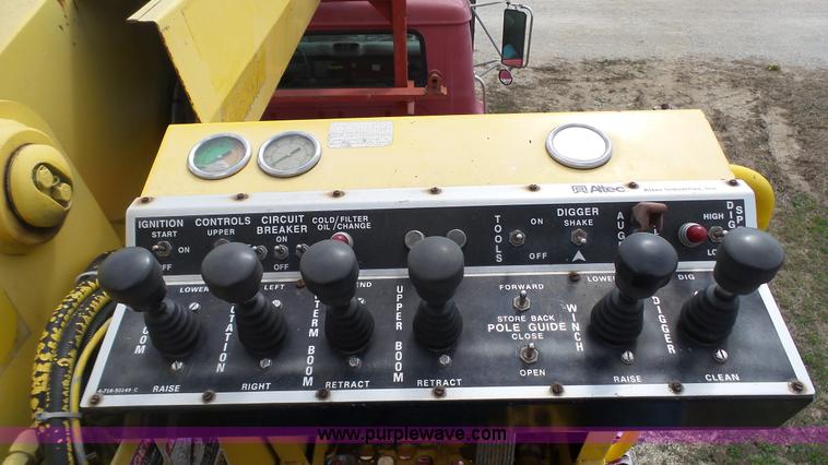 image for item L1330 1998 International 4700 digger derrick truck