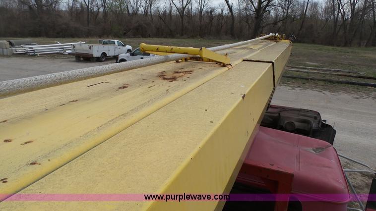 image for item L1330 1998 International 4700 digger derrick truck