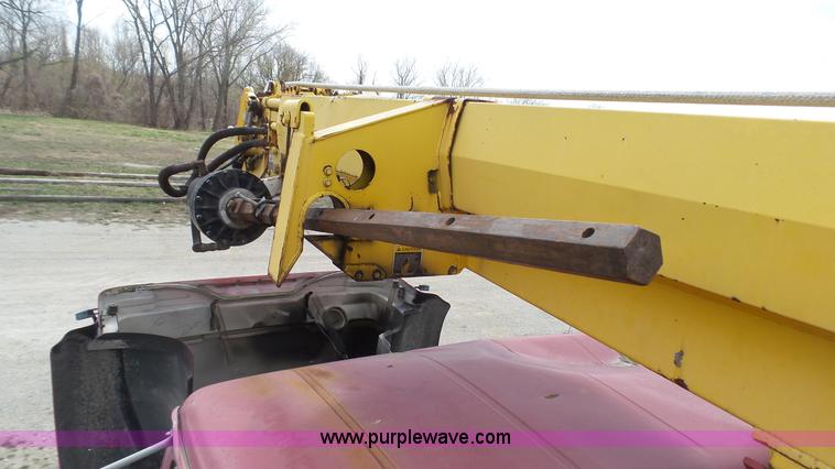 image for item L1330 1998 International 4700 digger derrick truck