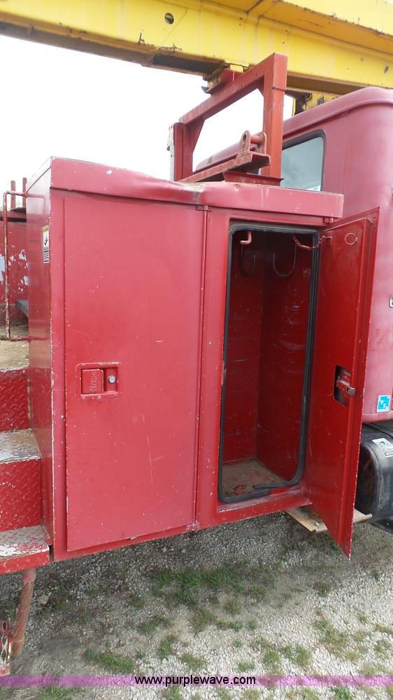 image for item L1330 1998 International 4700 digger derrick truck