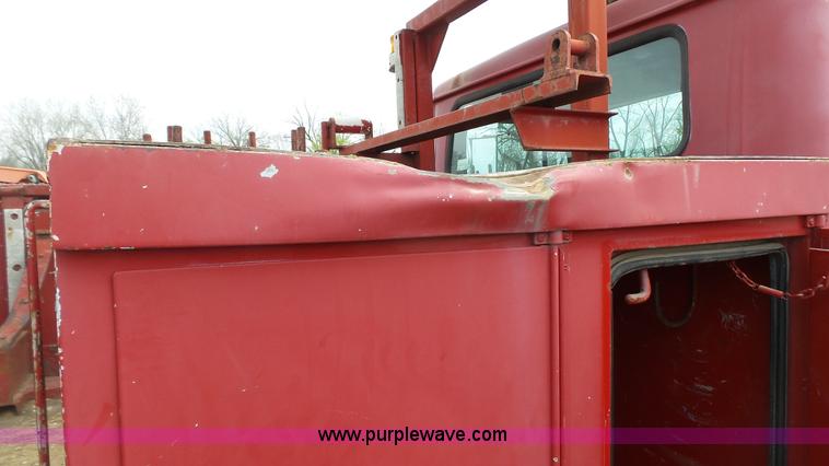 image for item L1330 1998 International 4700 digger derrick truck