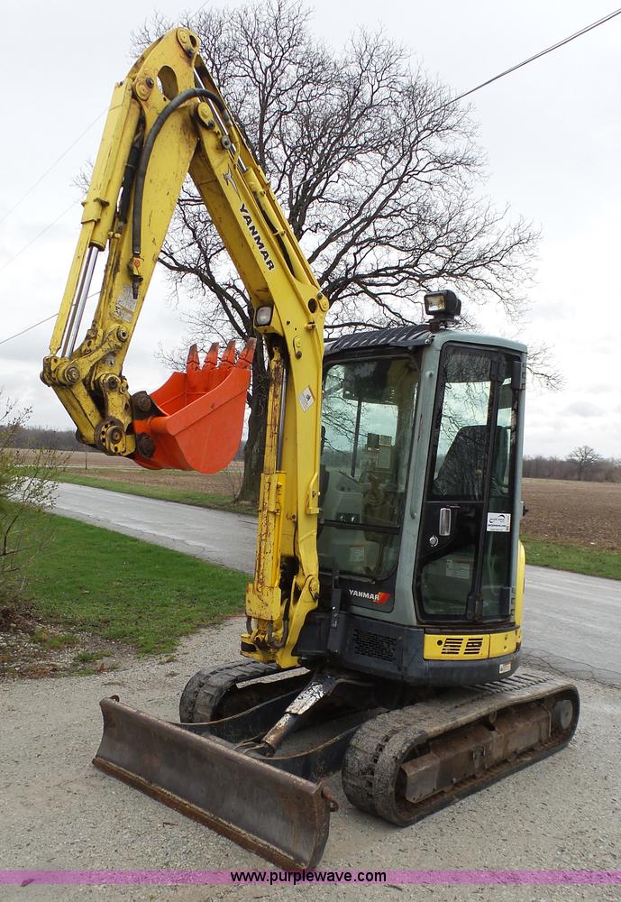 image for item L1347 Yanmar V1035-5 compact excavator