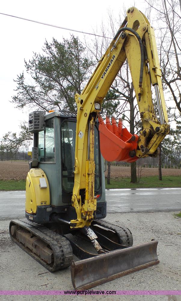 image for item L1347 Yanmar V1035-5 compact excavator