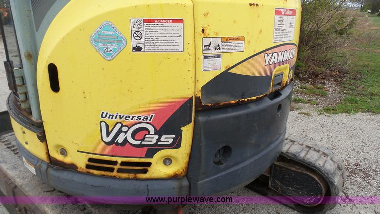 image for item L1347 Yanmar V1035-5 compact excavator