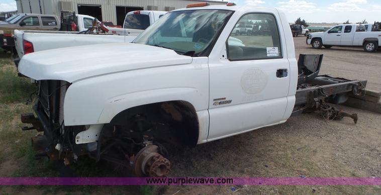 image for item L2182 2006 Chevrolet Silverado 3500 pickup truck