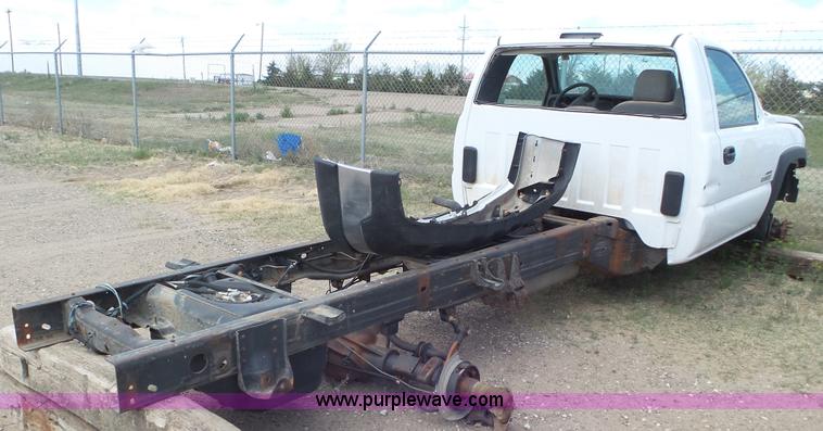 image for item L2182 2006 Chevrolet Silverado 3500 pickup truck