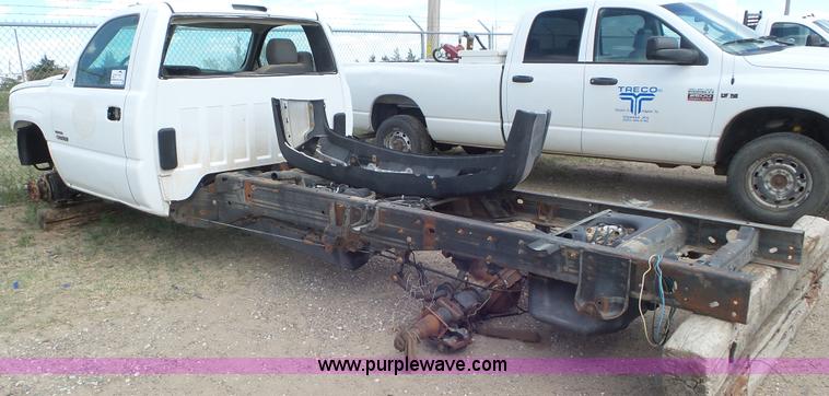 image for item L2182 2006 Chevrolet Silverado 3500 pickup truck