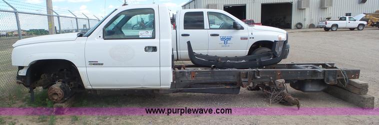 image for item L2182 2006 Chevrolet Silverado 3500 pickup truck