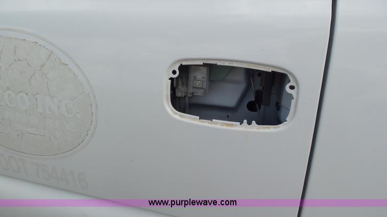 image for item L2182 2006 Chevrolet Silverado 3500 pickup truck